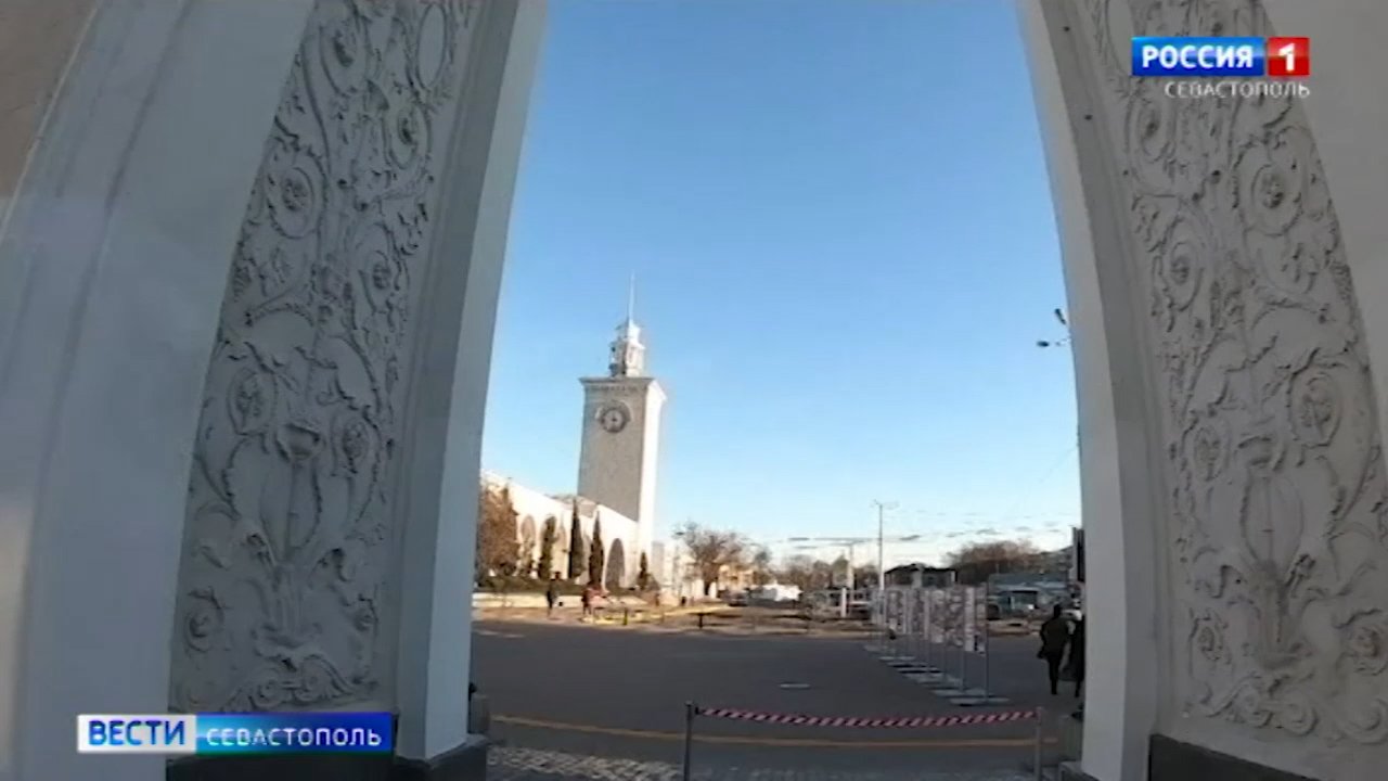 Двухэтажный поезд впервые прибудет в Феодосию из Москвы 29 мая></div>
	<div class=