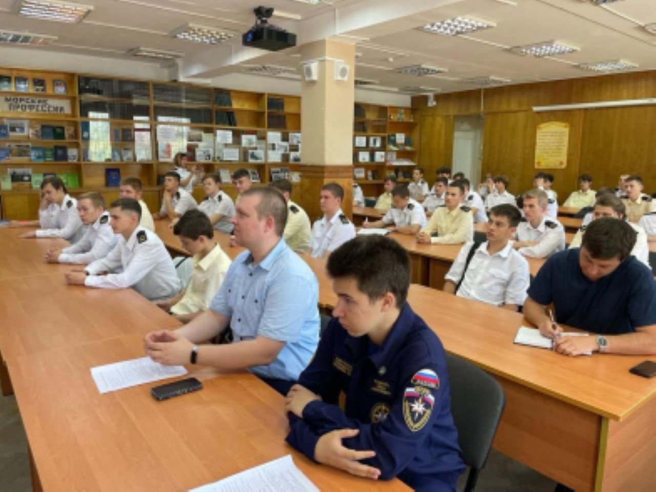 Полиция Севастополя учит студентов распознавать фейки в интернете></div>
<div class=
