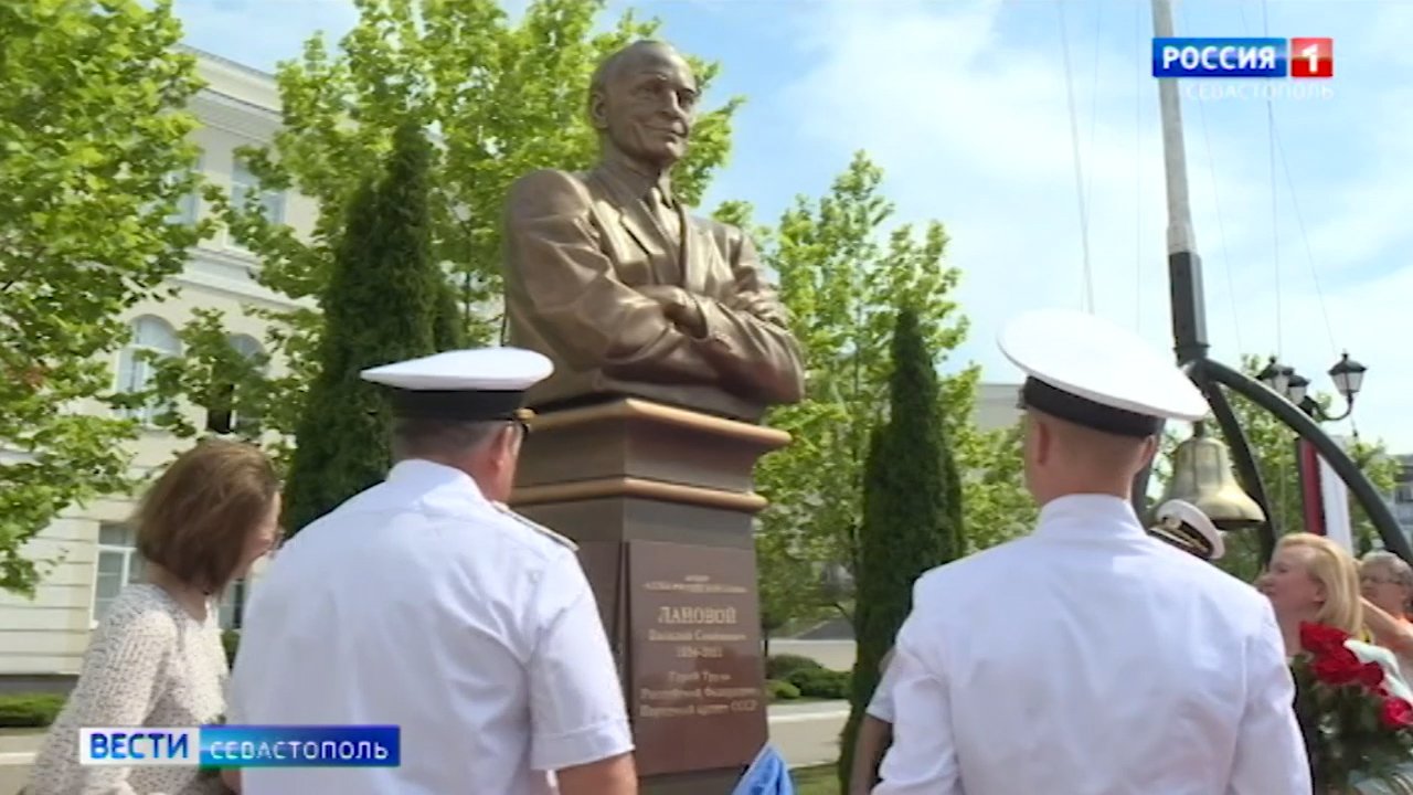 Бюст народного артиста Советского Союза Василия Ланового открыли в Севастополе></div>
	<div class=