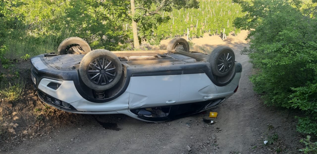 Легковушка с двумя детьми перевернулась под Судаком></div>
	<div class=