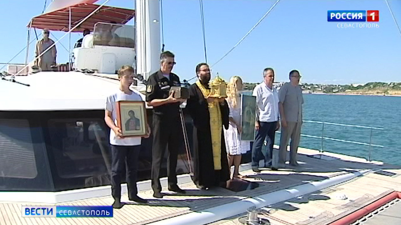 Морской крестный ход в честь святых правителей Руси завершился в Севастополе></div>
<div class=