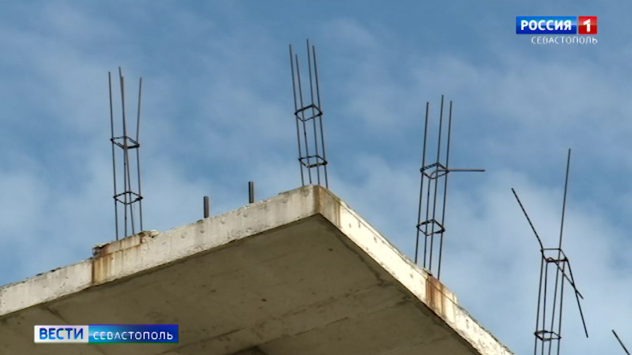 В Севастополе более 320 недостроенных и заброшенных зданий></div>
<div class=