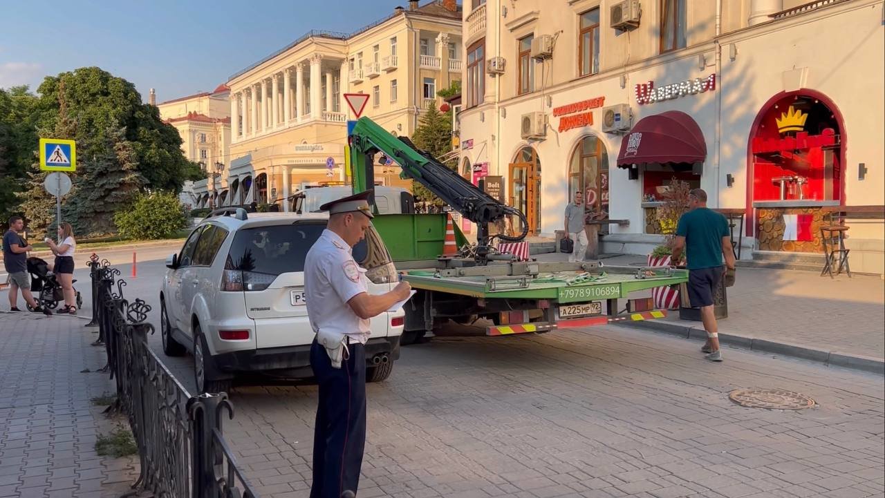 В Севастополе со «стометровки» эвакуировали 58 автомобилей></div>
	<div class=