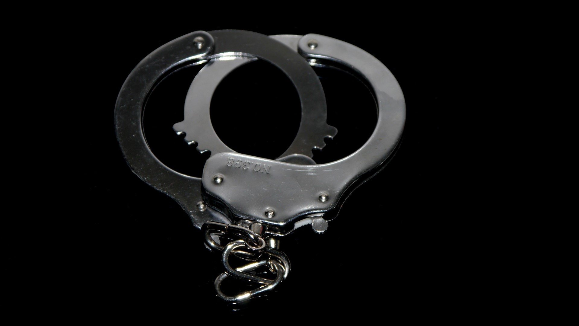 В Севастополе пенсионер ударил соседку туркой по голове