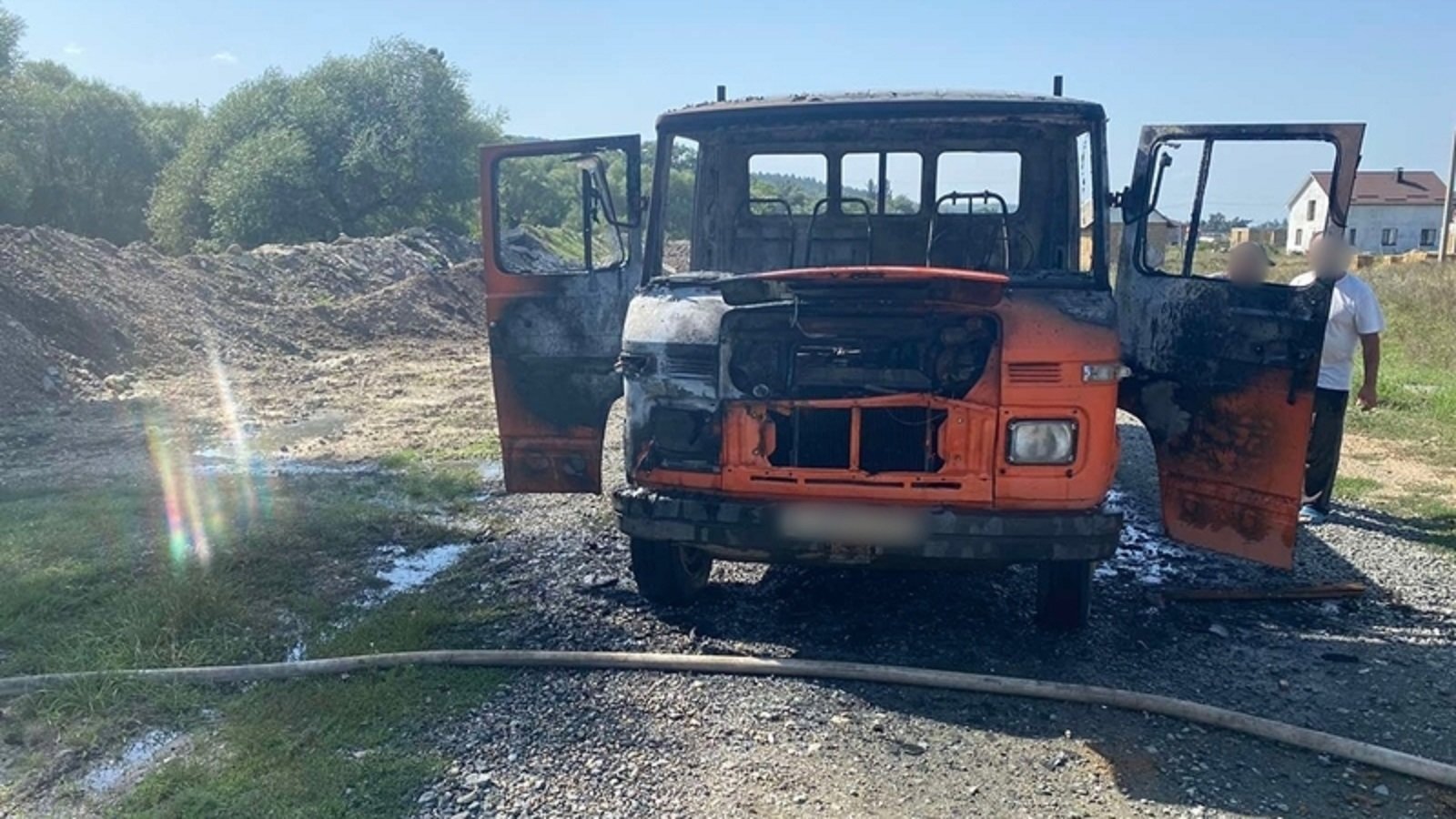 В Симферопольском районе Крыма сгорел грузовик Mercedes></div>
	<div class=
