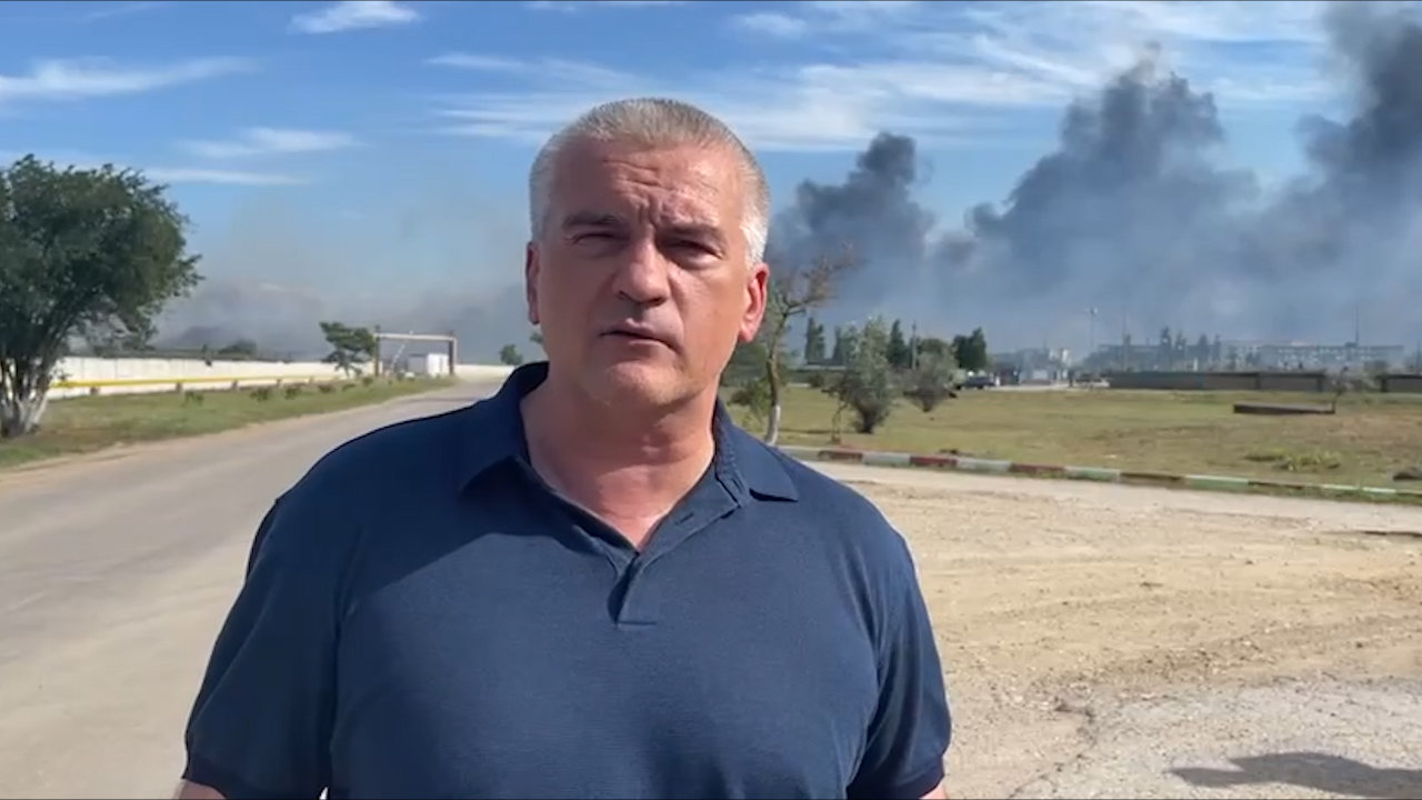 Вокруг аэродрома в Новофедоровке оцеплена 5-километровая зона></div>
	<div class=