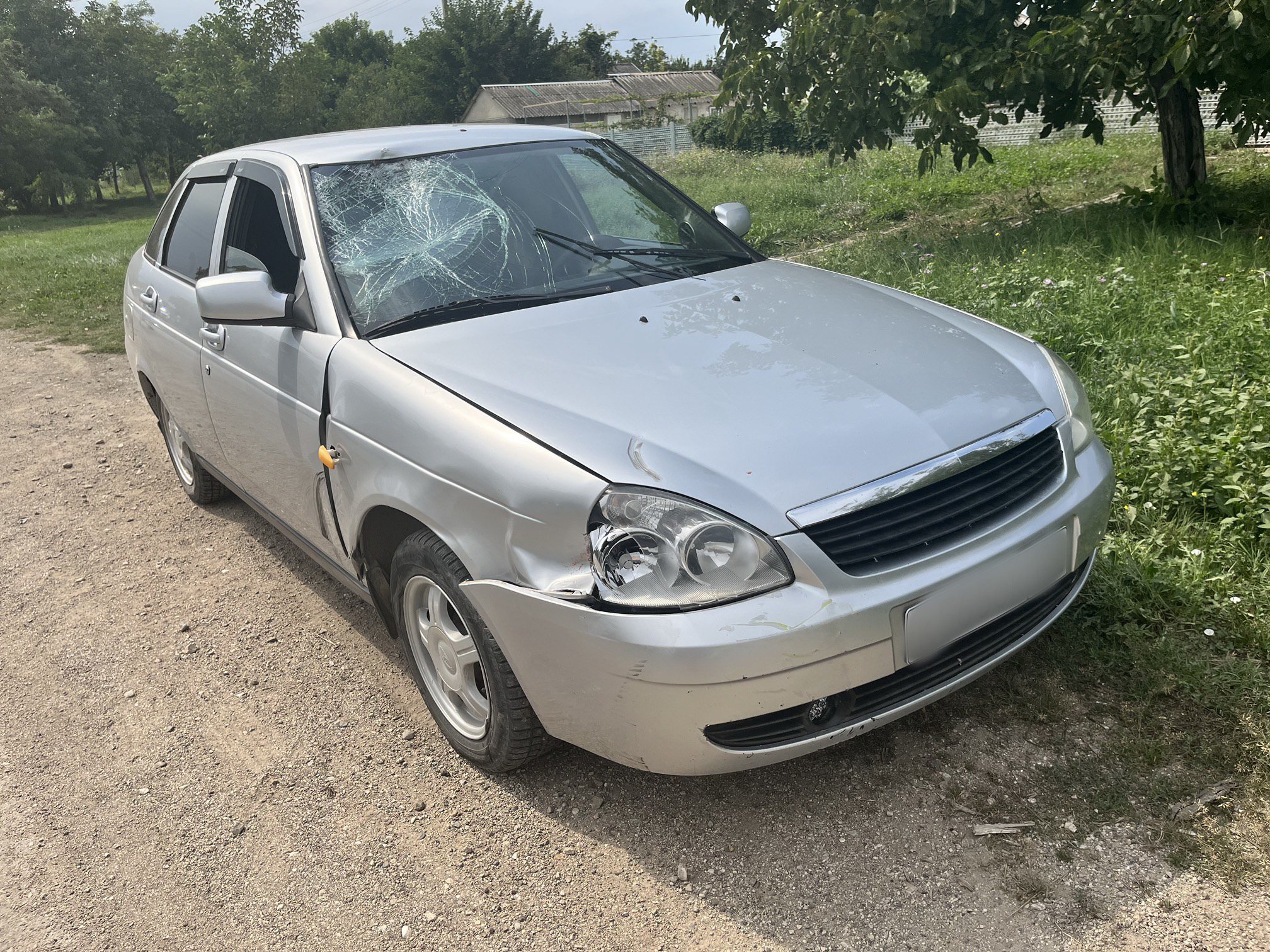 13-летнего велосипедиста сбил автомобиль на трассе в Крыму