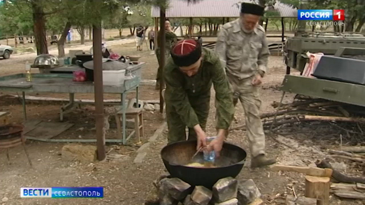 Трудные подростки посетили севастопольских казаков></div>
<div class=