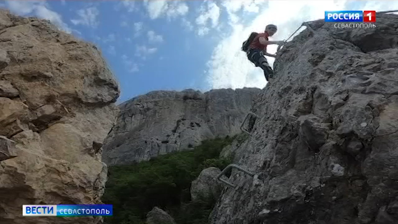 В Севастополе альпинист сорвался с горы Мердвен-Кая></div>
<div class=