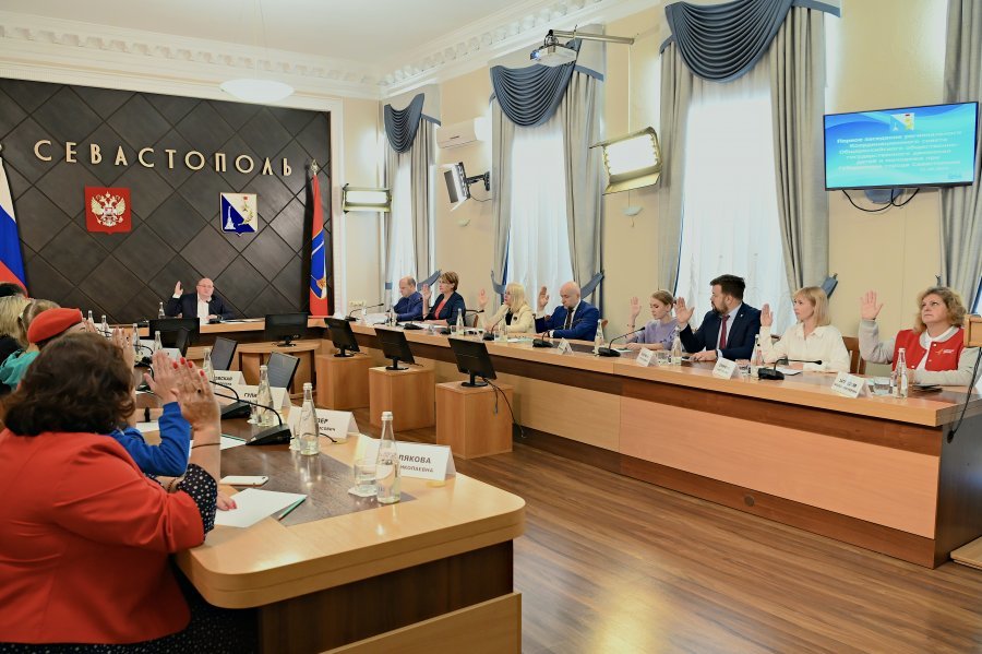 Первое заседание Общероссийского движения детей и молодежи прошло в Севастополе></div>
	<div class=