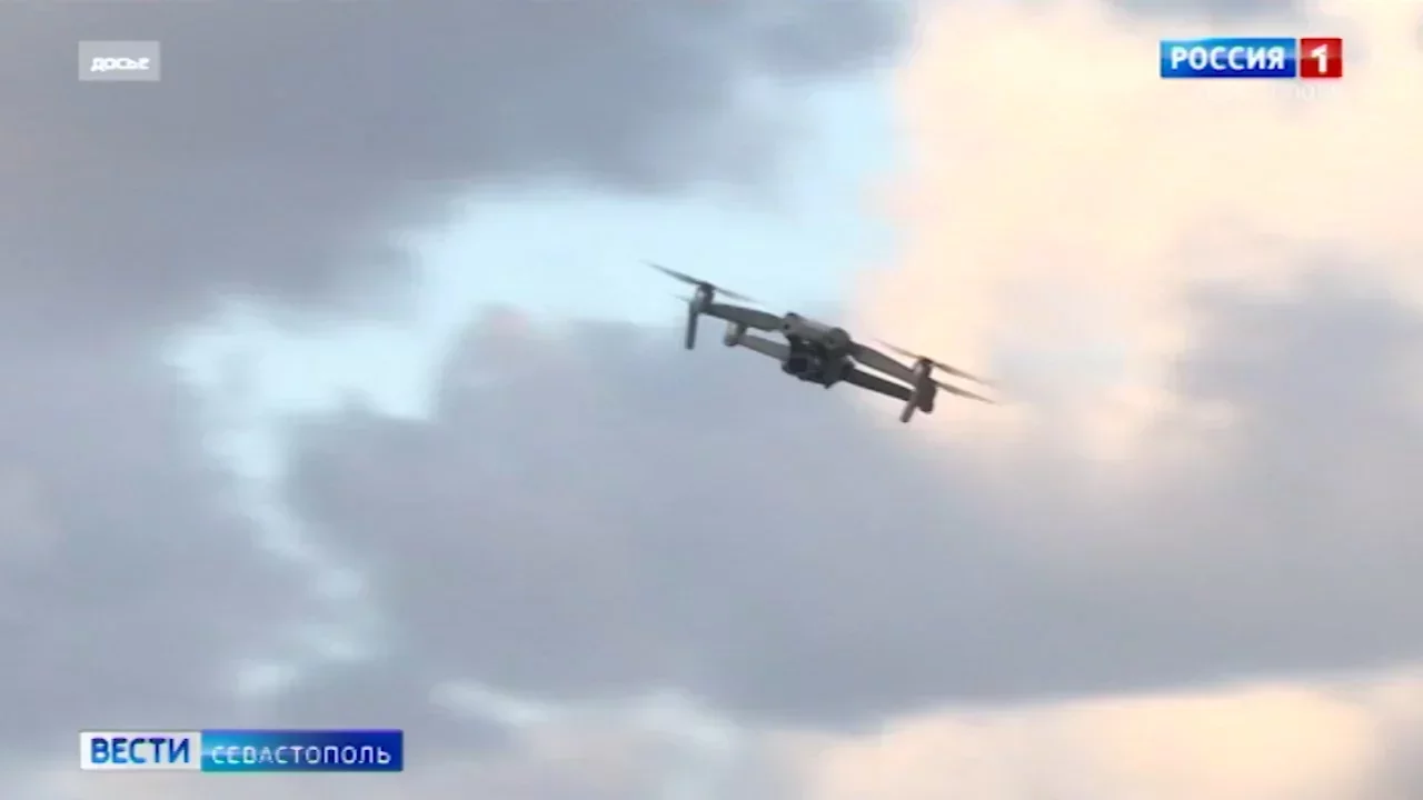В Севастополе над бухтой военные сбили БПЛА></div>
	<div class=