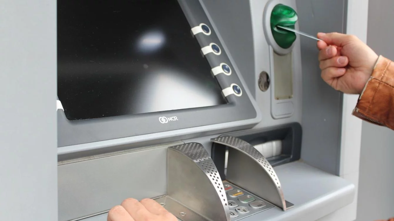 В Крыму установили первые стационарные банкоматы Сбербанка