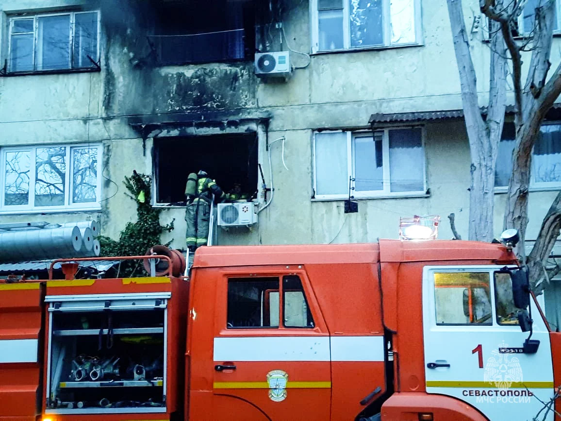 Утром в Севастополе произошёл пожар в общежитии на улице Николая Музыки