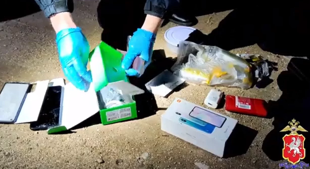 Севастополец перевозил гашиш во флаконе от дезодоранта></div>
	<div class=