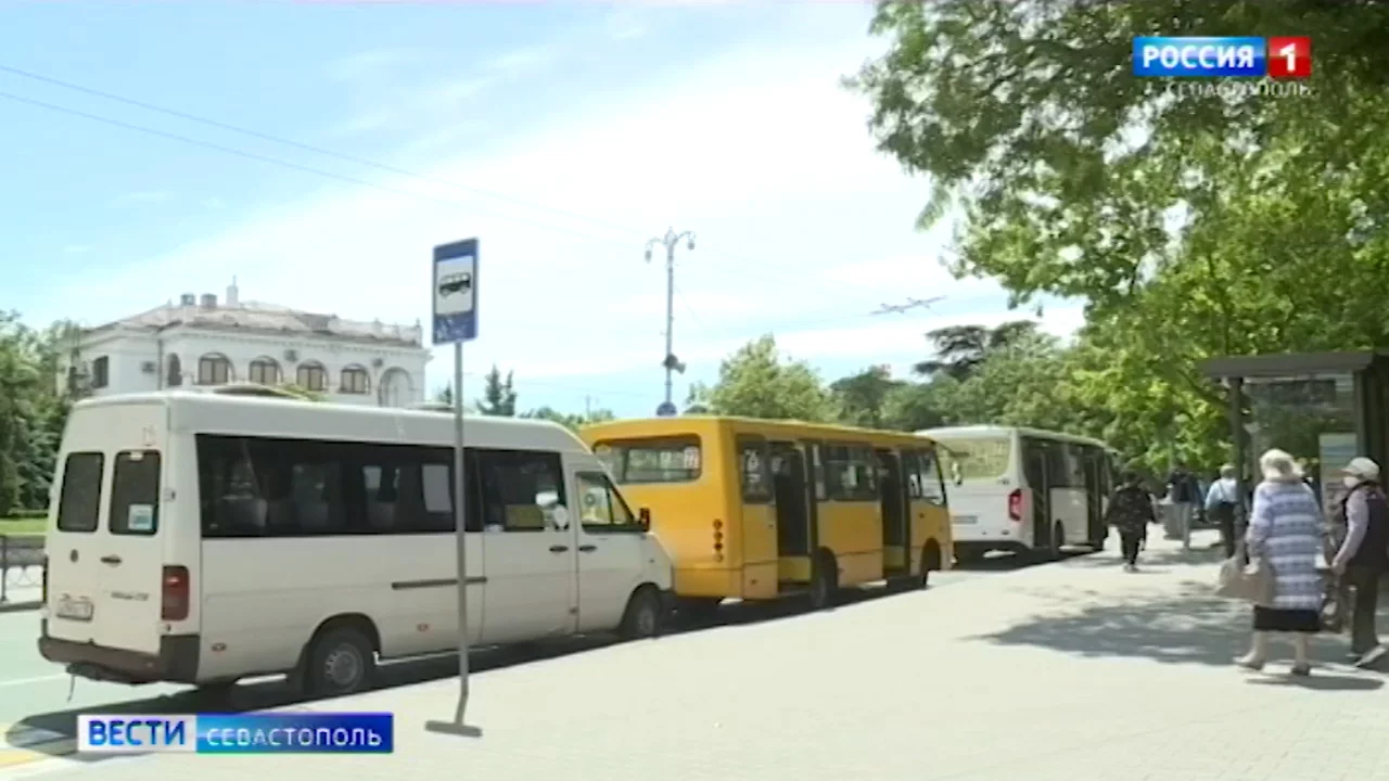 Севастополец швырял камни в фуру и разбил лобовое стекло в маршрутке></div>
	<div class=