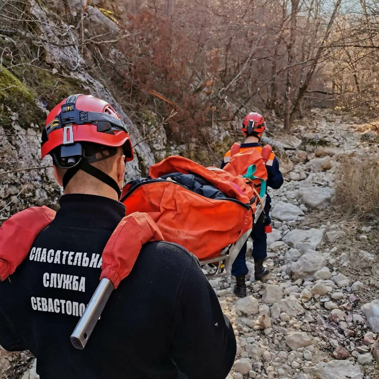 Мужчина упал с высоты в районе дикого пляжа Севастополя></div>
	<div class=