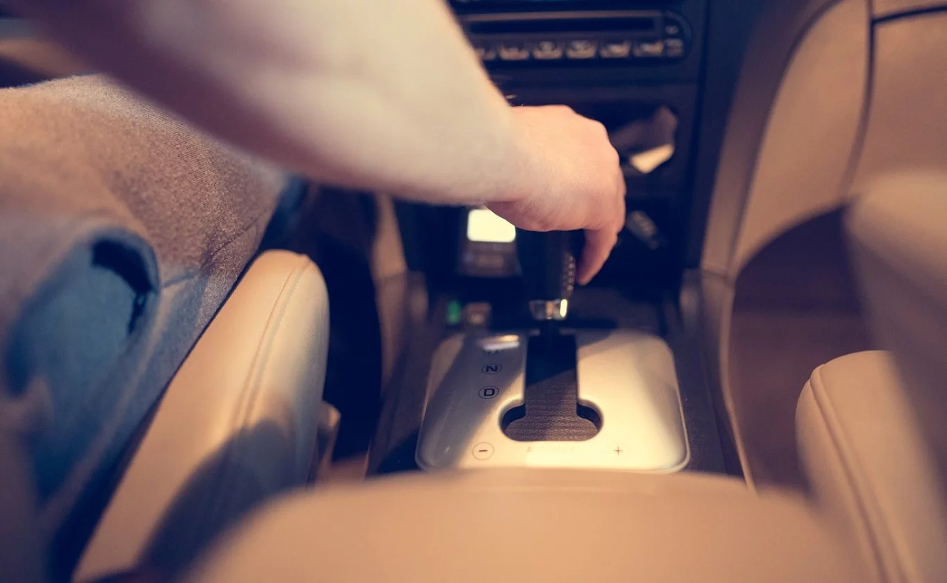 Иномарка наехала на женщину и её 8-летнюю дочь в Севастополе></div>
	<div class=