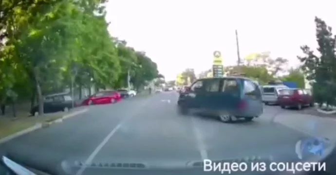 Водитель иномарки грубо нарушил ПДД в Евпатории></div>
	<div class=