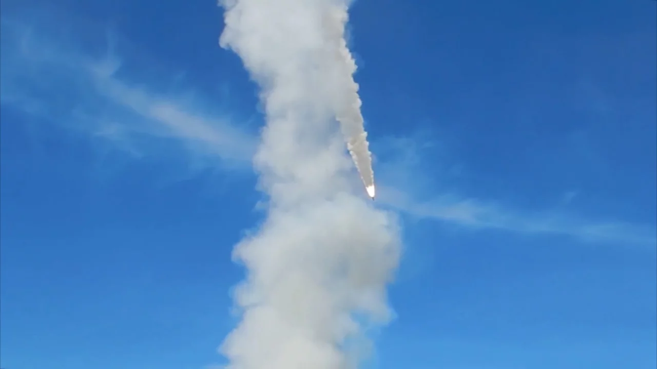 В Крыму силами ПВО сбита ракета></div>
	<div class=