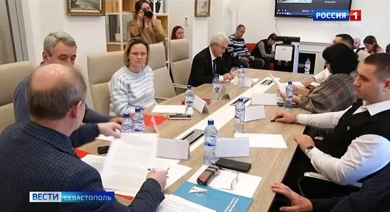 Депутаты и общественники Севастополя подписали соглашение о сотрудничестве></div>
<div class=