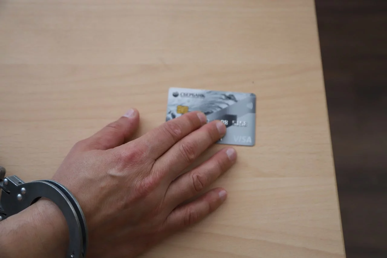 Житель Севастополя задержан за кражу денег с чужого банковского счёта></div>
	<div class=