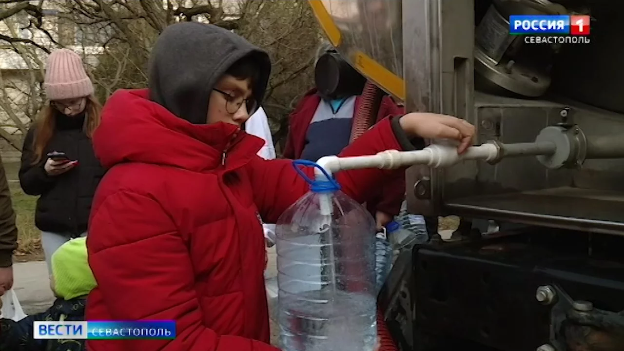 Как жителей Севастополя снабжают водой