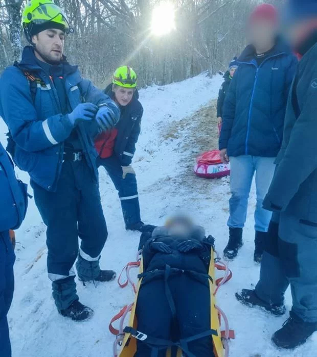 В Крыму на Ангарском перевале женщина получила травму></div>
	<div class=