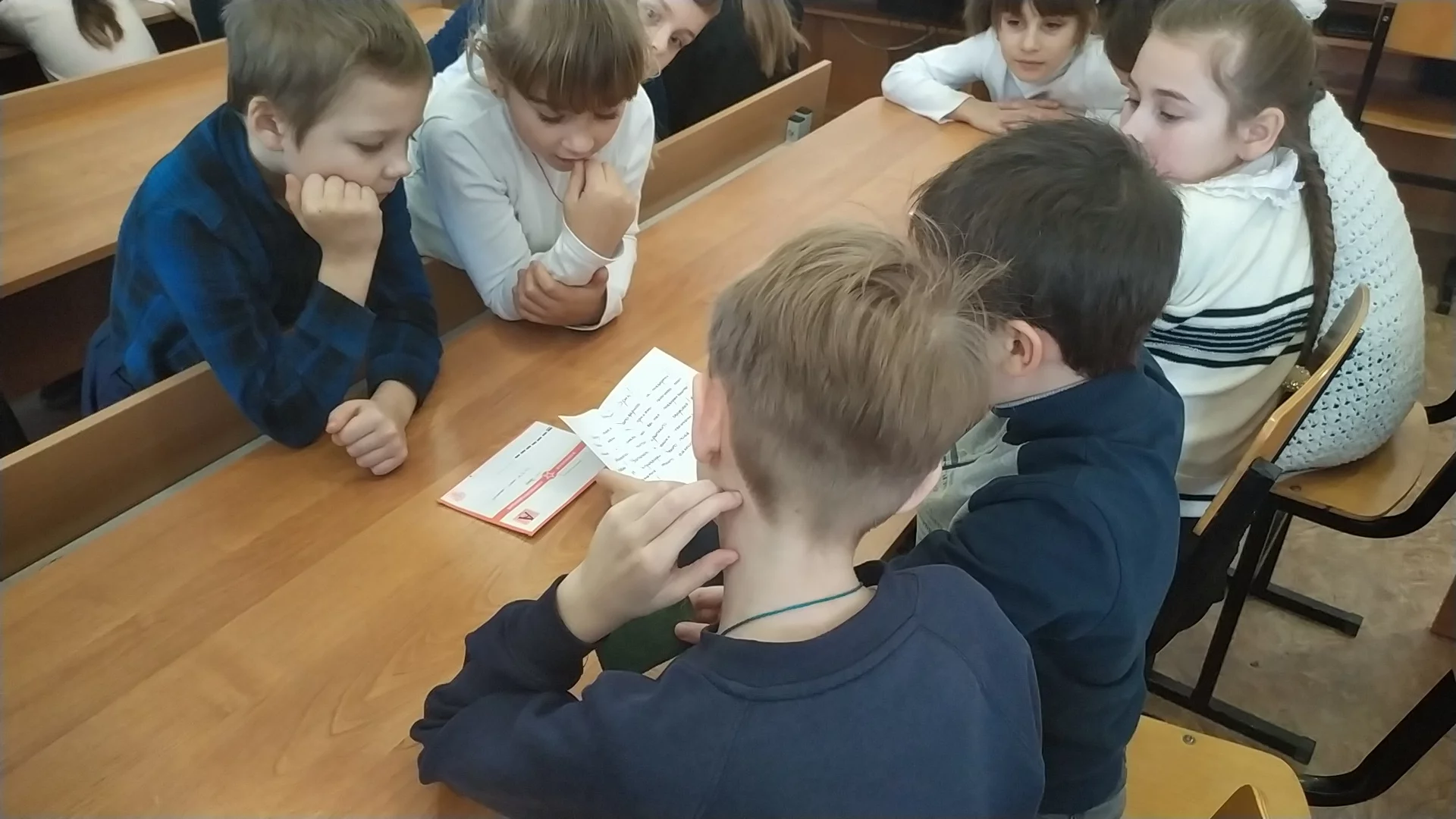 Севастопольские школьники получили ответные письма от военных с передовой