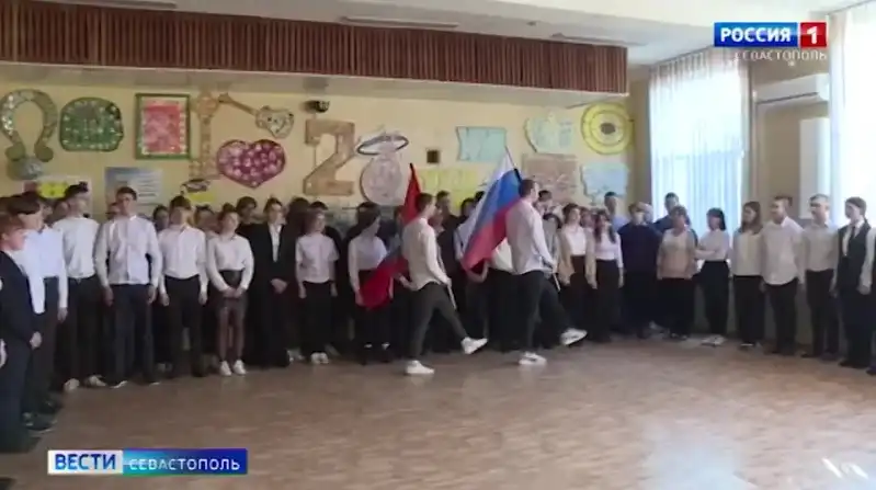 Школьники присоединились к марафону «Русская весна в Севастополе»