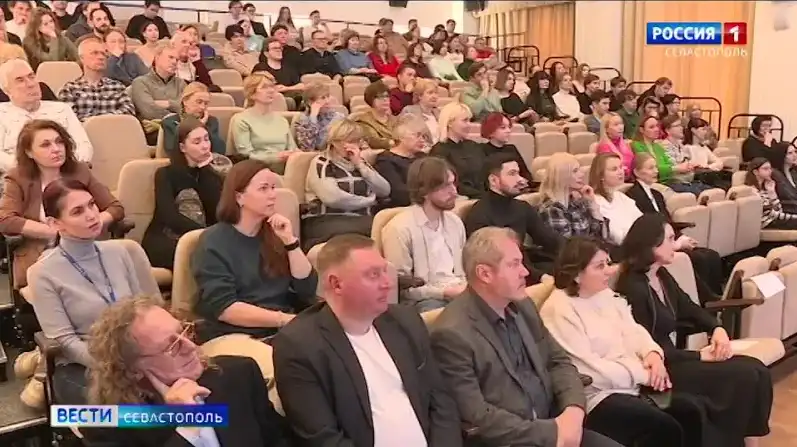 Владимир Машков встретился с губернатором и творческими коллективами Севастополя></div>
<div class=