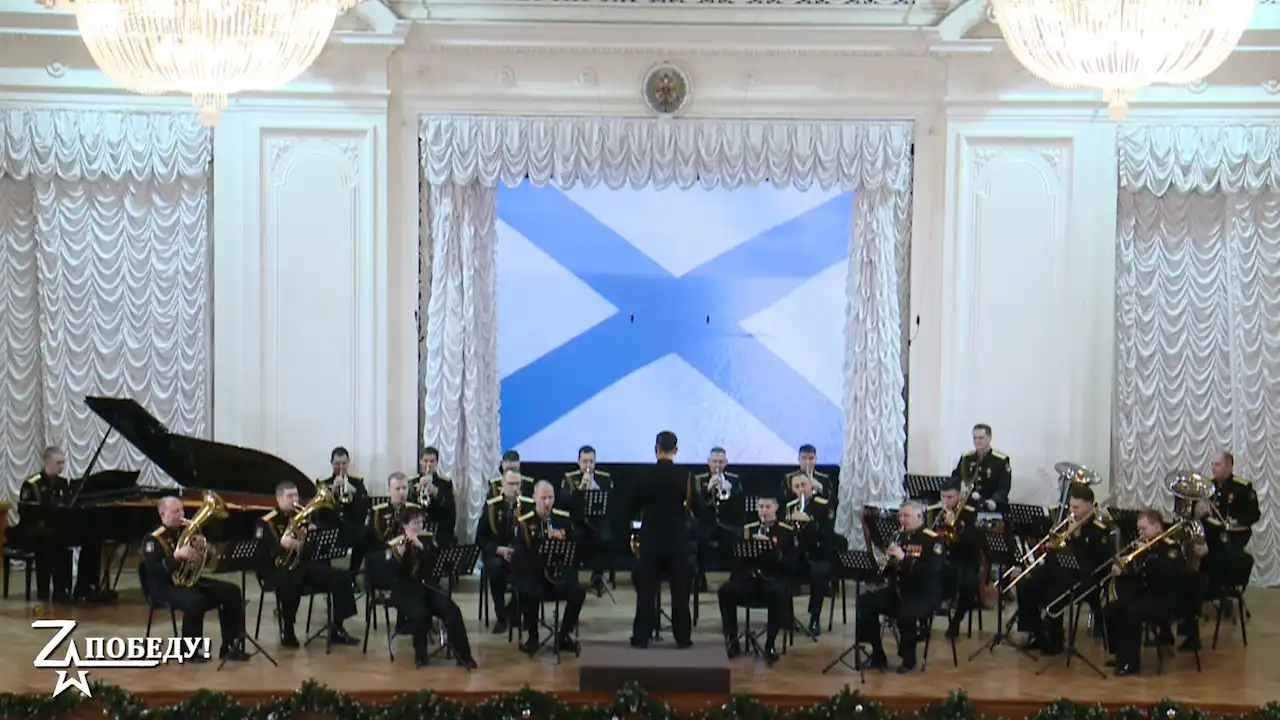 Оркестр Военно-морской академии поздравил военнослужащих с Днём защитника Отечества></div>
	<div class=