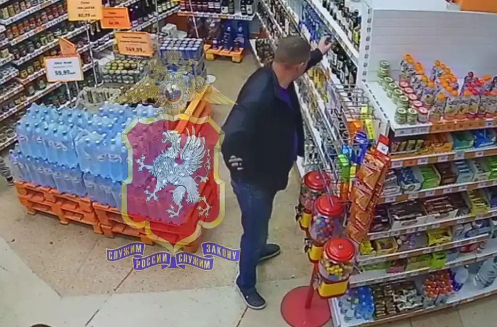 За попытку хищения виски из магазина задержан севастополец></div>
	<div class=