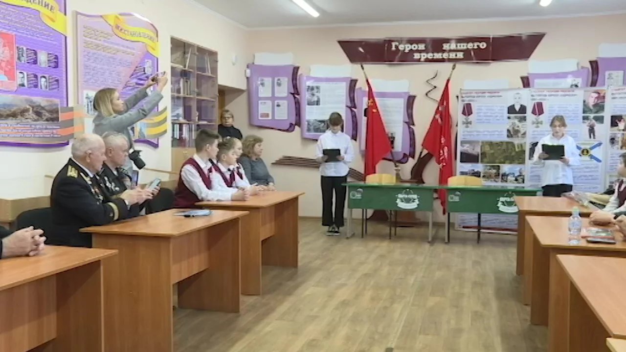 В школе №34 состоится открытие «Парты Героя» в честь героя СВО Артема Щербашина></div>
<div class=