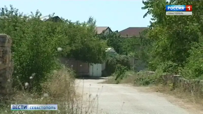 Суд обязал гражданина Украины отказаться от права собственности на земельный участок в Севастополе.