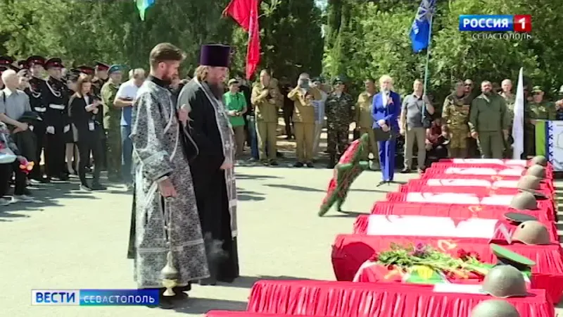 Останки 261 бойца перезахоронили на кладбище в посёлке Дергачи
