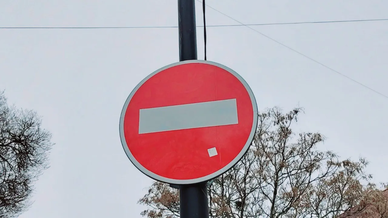 В Севастополе частично ограничат движение транспорта></div>
<div class=