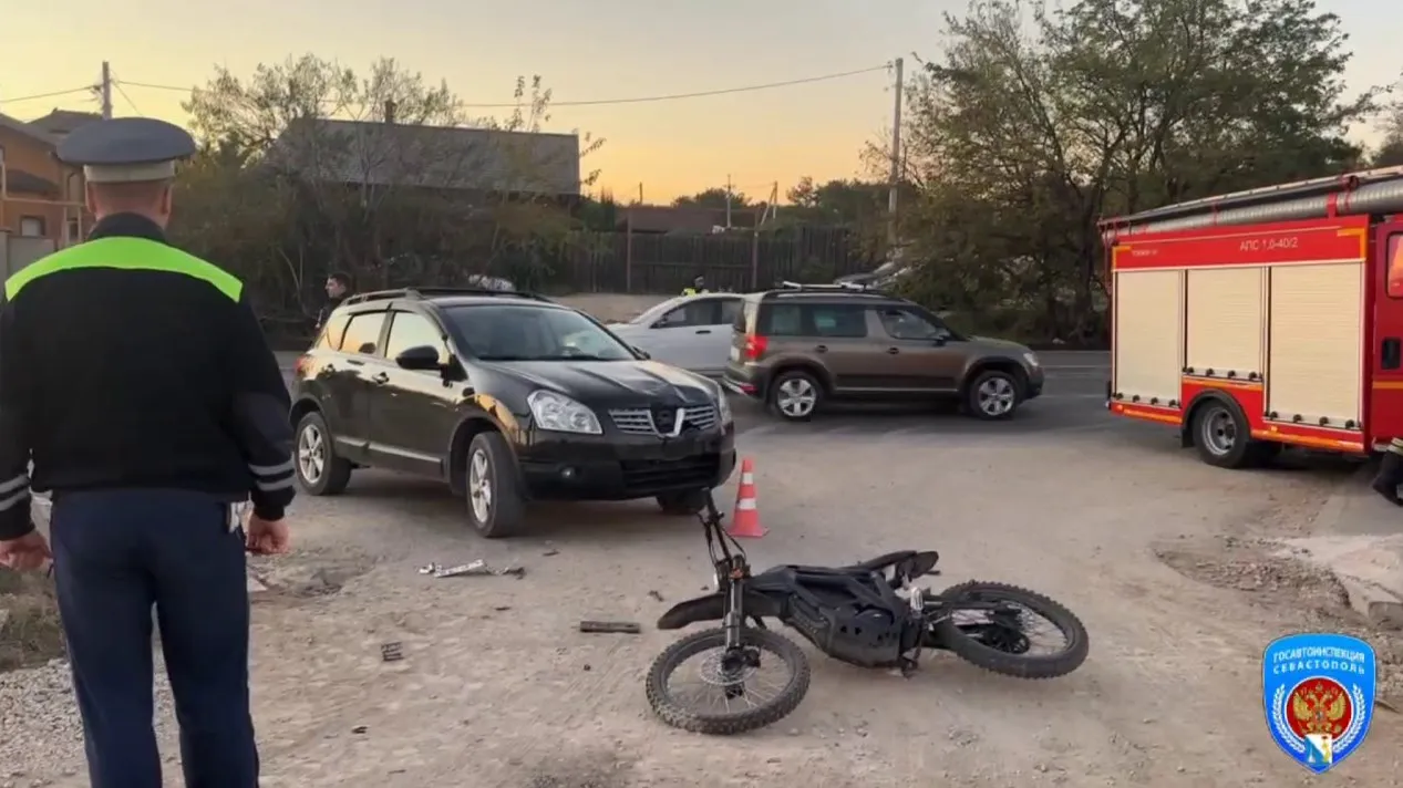 Два подростка на двухколесном транспорте попали в аварию на Фиолентовском шоссе></div>
	<div class=