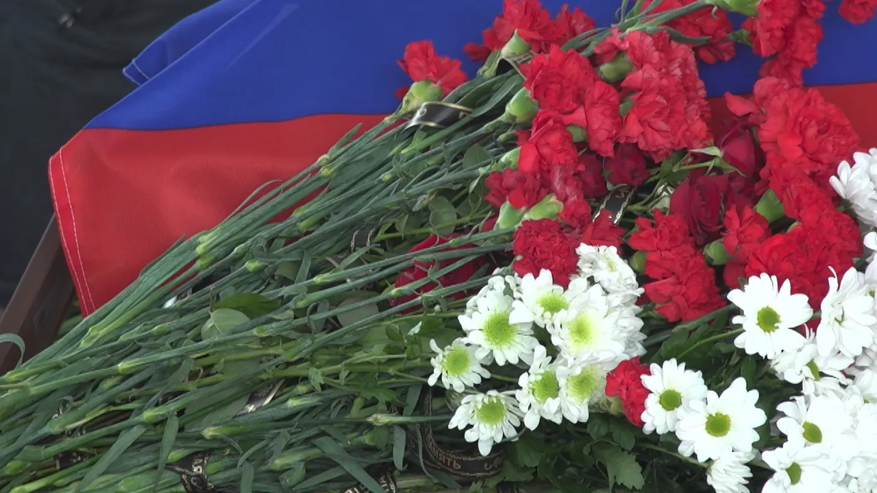 В Севастополе проводили в последний путь командира разведвзвода Сергея Дмитриевича Коняшкина и гвардии рядового Олега Григорьевича Есаяна