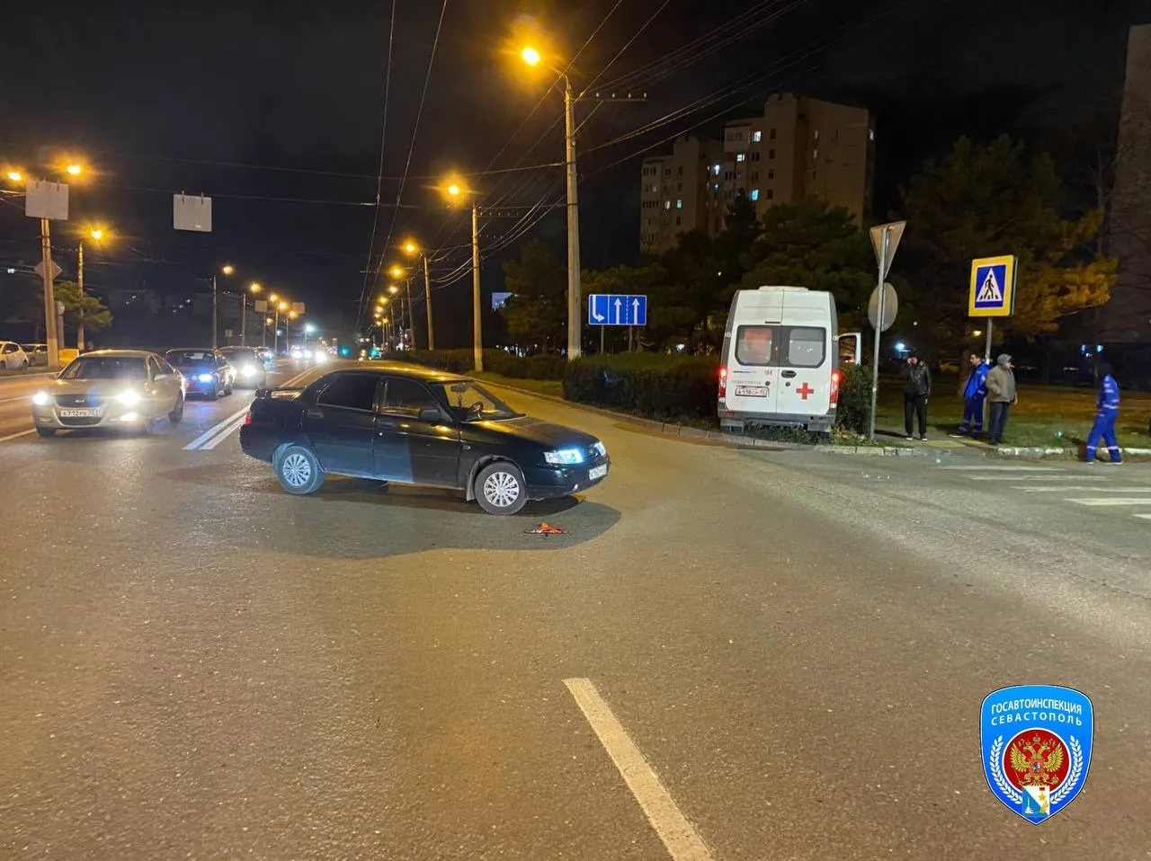 В Севастополе водитель ВАЗа не уступил дорогу машине скорой на перекрёстке
