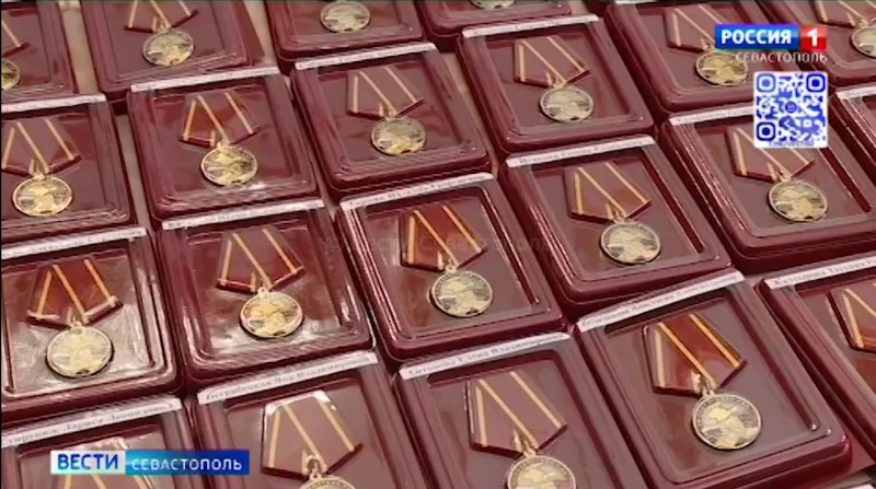 В Севастополе медалями «За содействие СВО» наградили волонтёрские группы