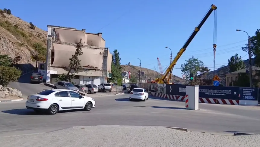 Жителей Балаклавы приглашают оформить пропуск на проезд к площади 1-го мая></div>
	<div class=