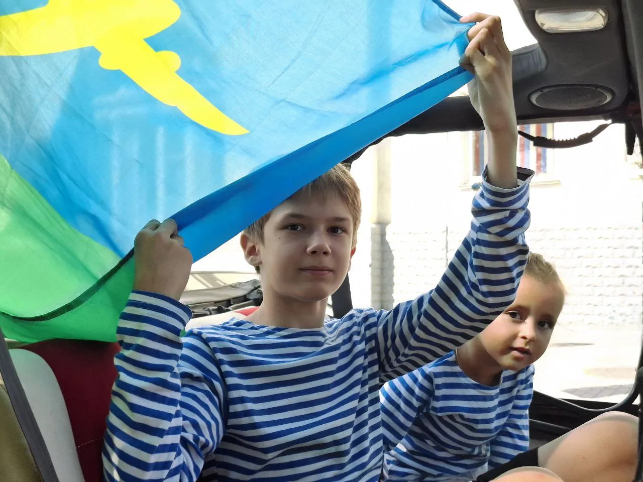 В Севастополе стартовал автопробег в честь Дня ВДВ></div>
	<div class=