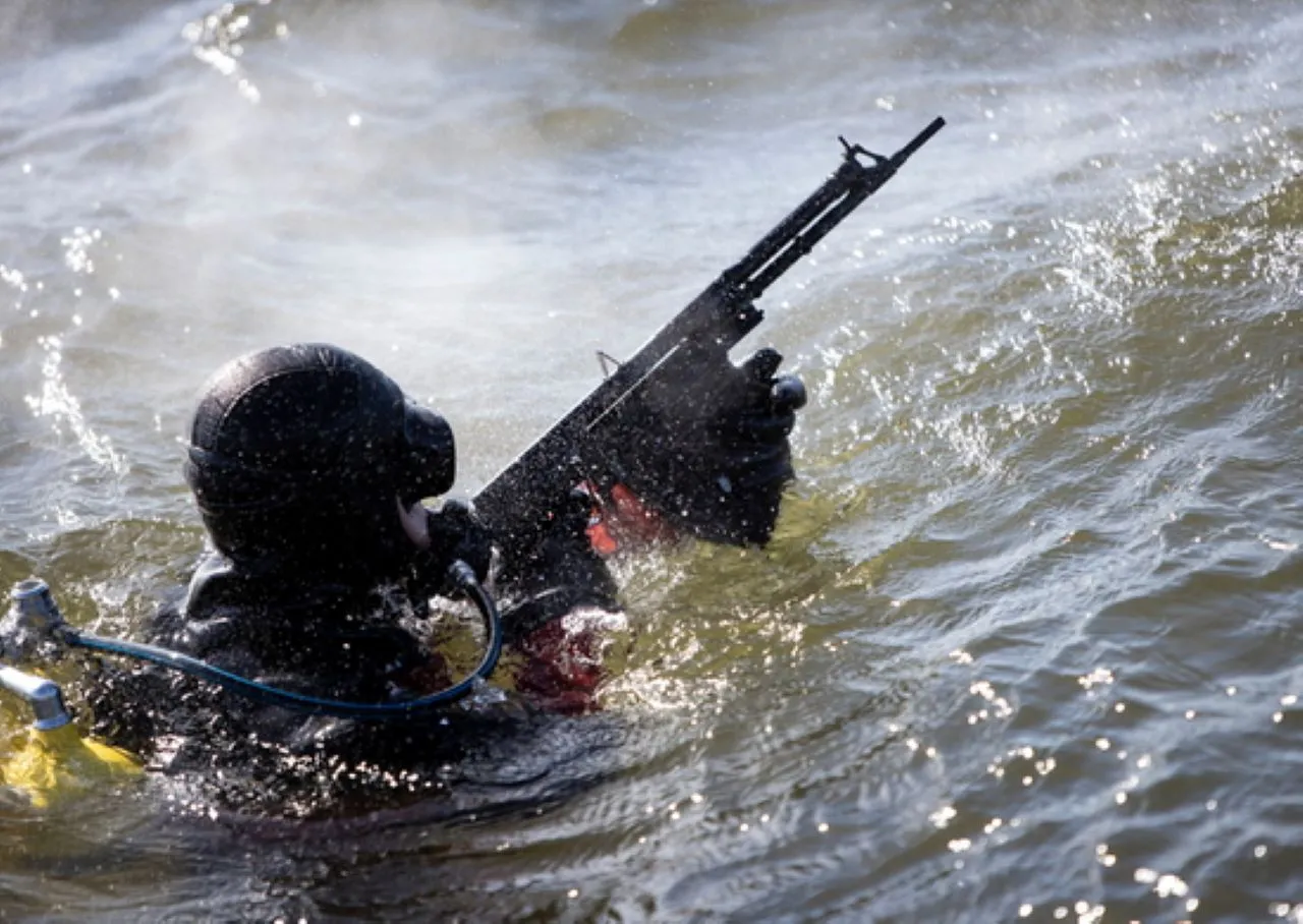 Ночную атаку условных диверсантов отражает флот во всех районах Севастополя