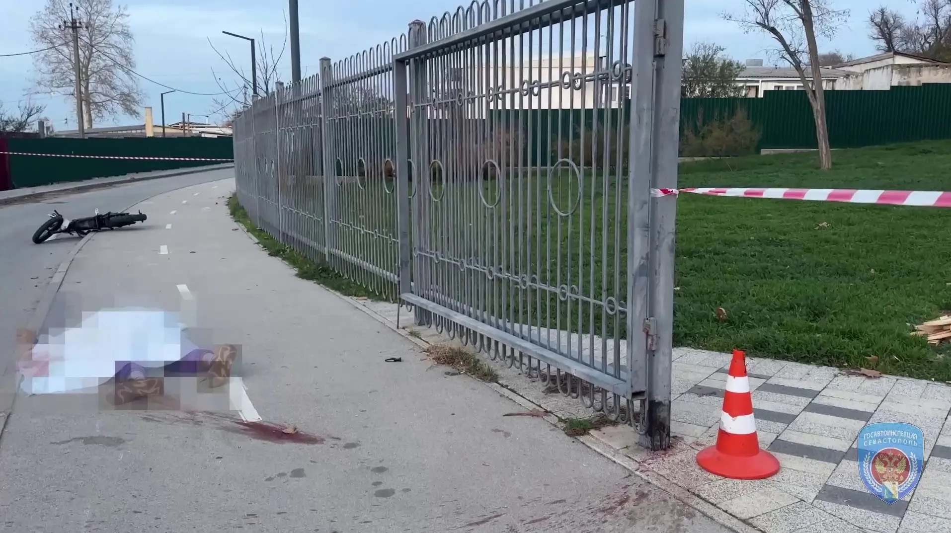 В Севастополе на пляже «Учкуевка» погиб водитель электробайка в ДТП></div>
	<div class=