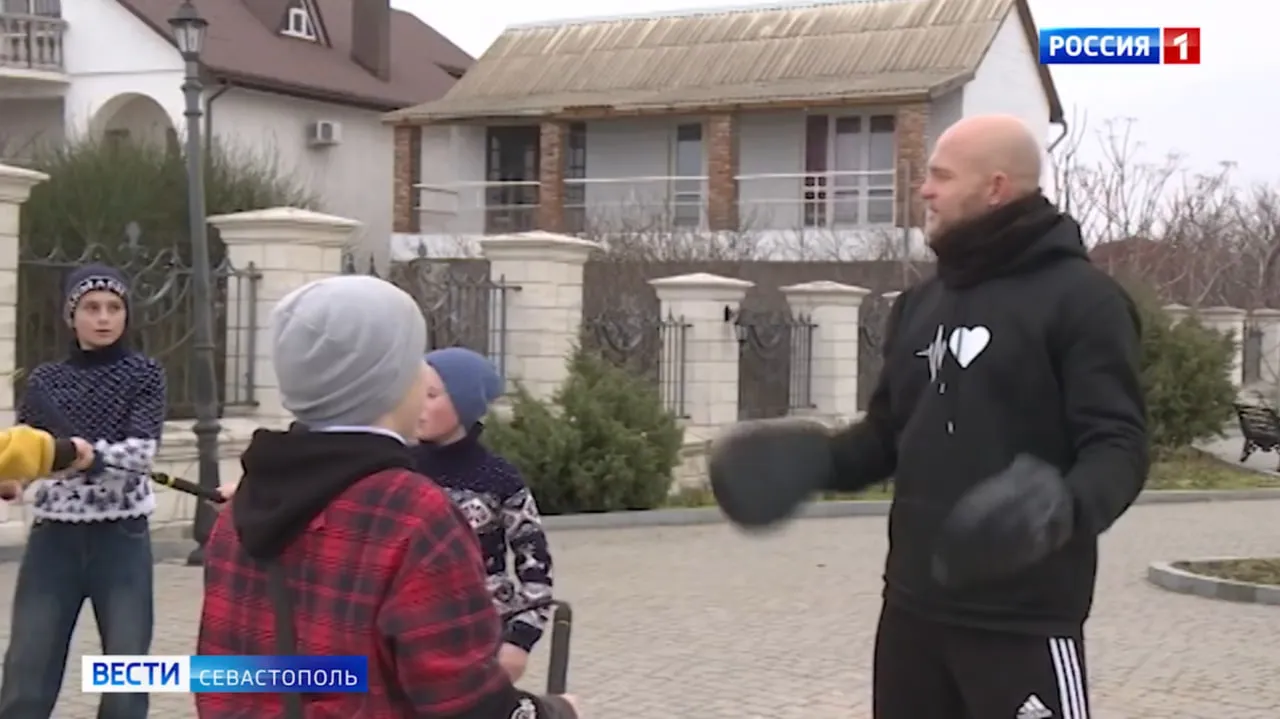 Как проходят занятия в молодёжном центре «Фиолент»?></div>
	<div class=