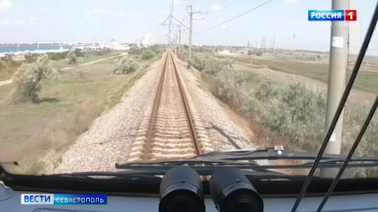Движение поездов на направлениях Крыма возобновлено></div>
<div class=