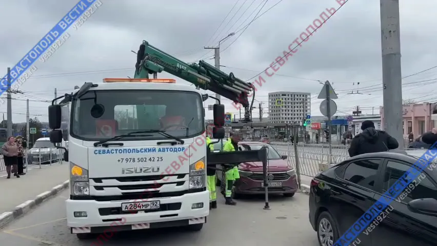 За девять месяцев в Севастополе эвакуировали 2300 автомобилей></div>
	<div class=