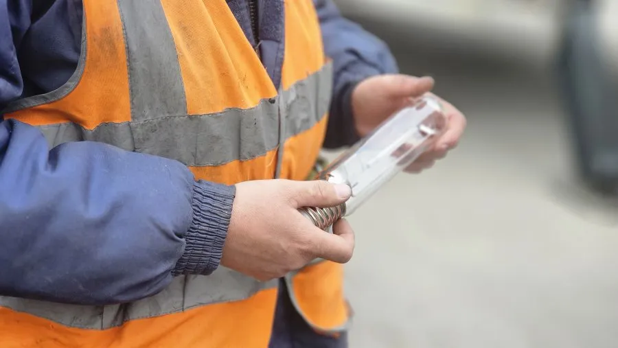 Фонари на улицах Севастополя ремонтируют></div>
	<div class=