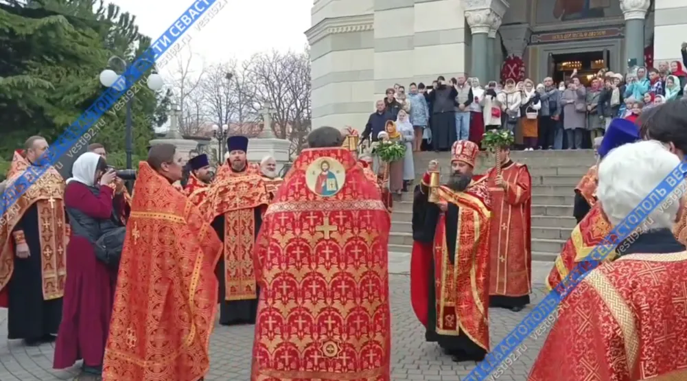 В Севастополь доставили частицу Благодатного огня из Иерусалима></div>
	<div class=
