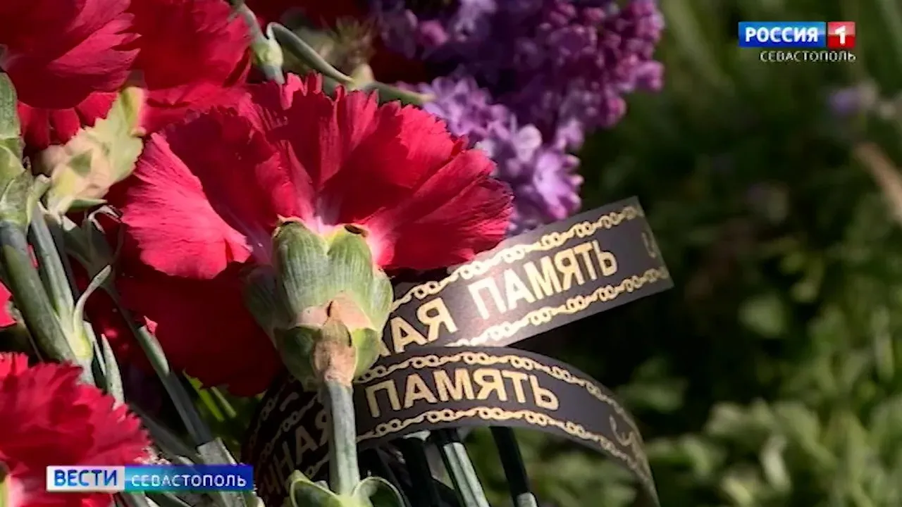 В Севастополе появился стихийный мемориал на месте гибели барабанщика